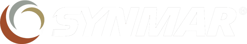 SYNMAR logo met gestileerde oliedruppel in brons- en grijstinten en witte merknaam in hoofdletters.